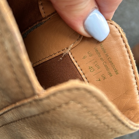 Heeled boots - Picture 3 of 3